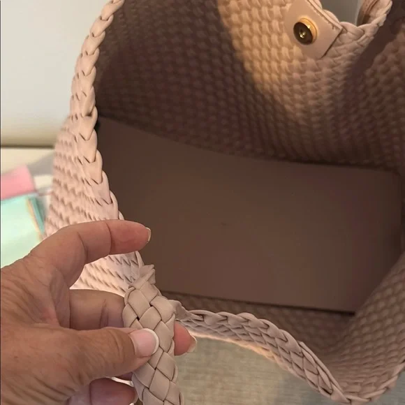 Elegant Woven Tote Bag in Blush Pink - Picture 3 of 9